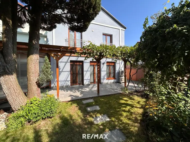 Haus mit Klimaanlage und PV