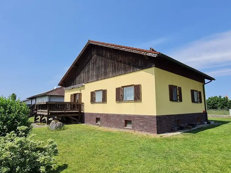 EINFAMILIENHAUS MIT VOLLKELLER AN DER GRÜNLANDGRENZE