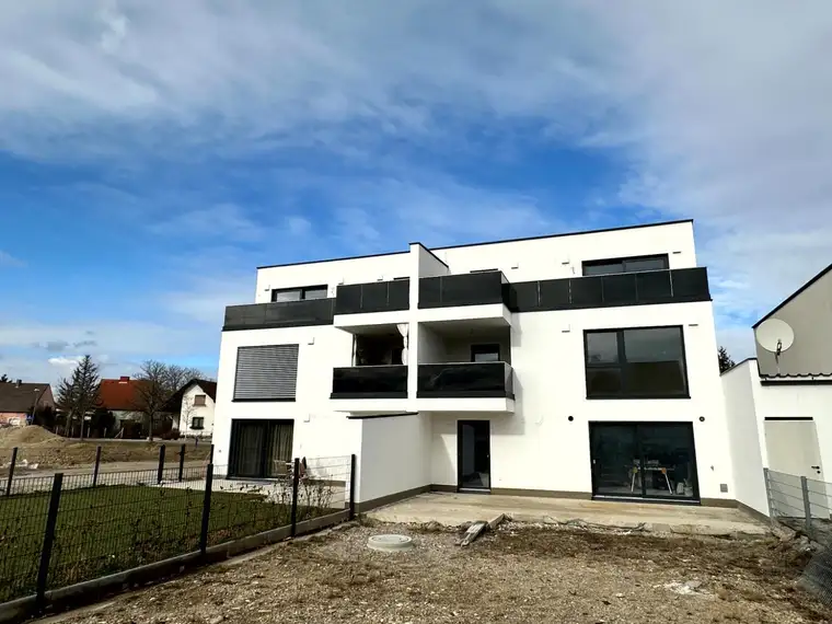 ERSTBEZUG - Moderne Eigentumswohnung mit Balkon und Loggia