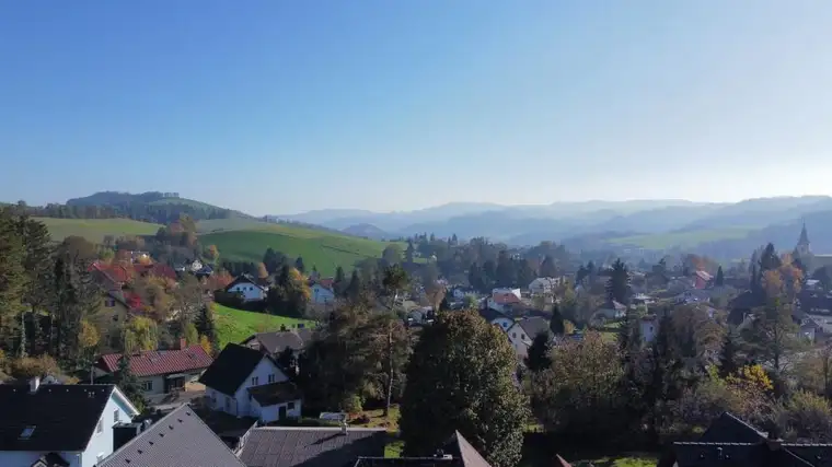 RUHIGE LAGE INMITTEN DER BUCKLIGEN WELT - EIN HAUS MIT POTENZIAL &amp; AUSBLICK