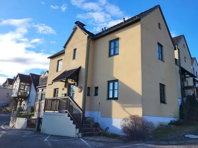 BLICK ÜBER KREMS! Gepflegtes Eckreihenhaus in Traumlage