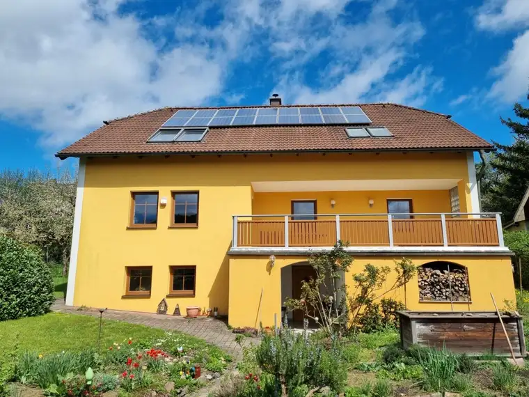 SEHR GEPFLEGTES UND GERÄUMIGES EINFAMILIENHAUS IN SÜDLAGE