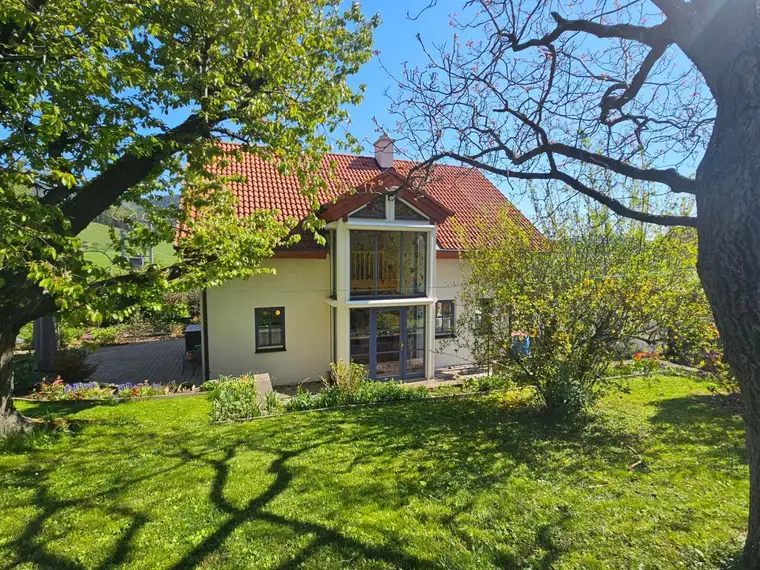 GEPFLEGTES EINFAMILIENHAUS MIT SCHÖNEM AUSBLICK