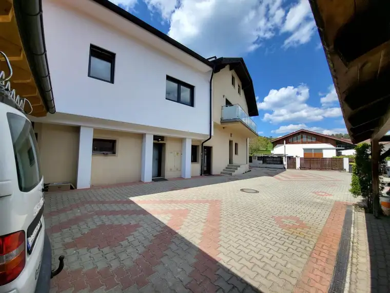 VIELFÄLTIGE LIEGENSCHAFT MIT VARIABLER MEHRFACH- NUTZUNG NAHE BERNDORF