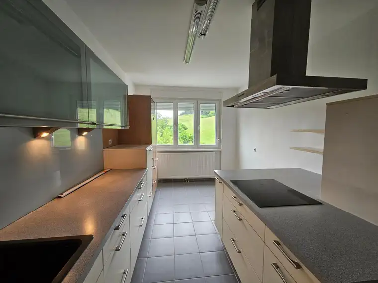 SCHÖNE DREI ZIMMERWOHNUNG IN ALTLENGBACH
