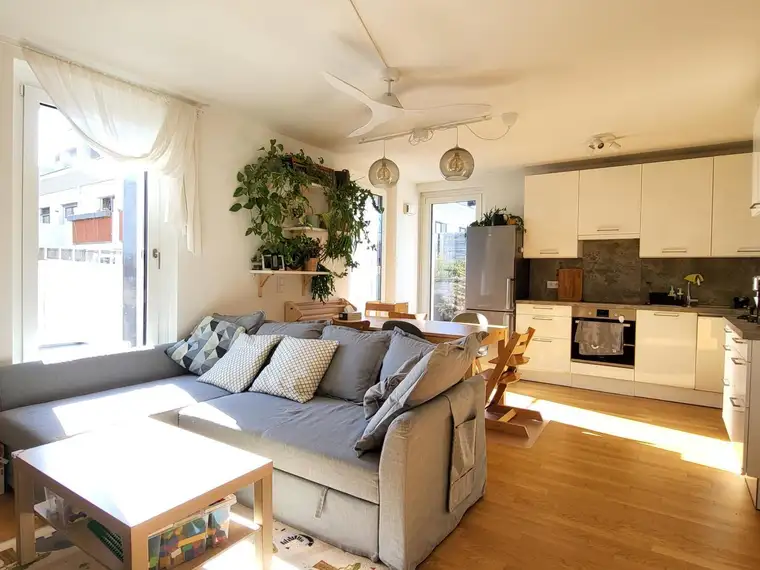 "IN KAUFABWICKLUNG!" MODERNE HELLE 3 ZI-WOHNUNG MIT GEMÜTLICHER ECK-DACHTERRASSE