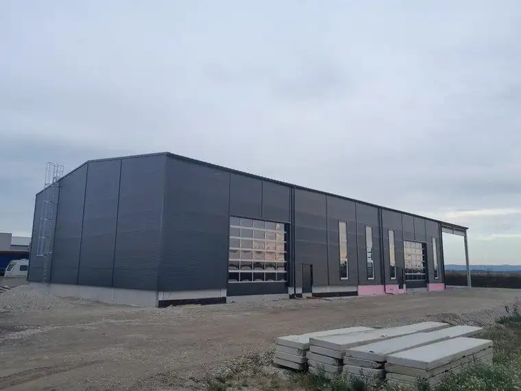 RESERVIERT - Halle