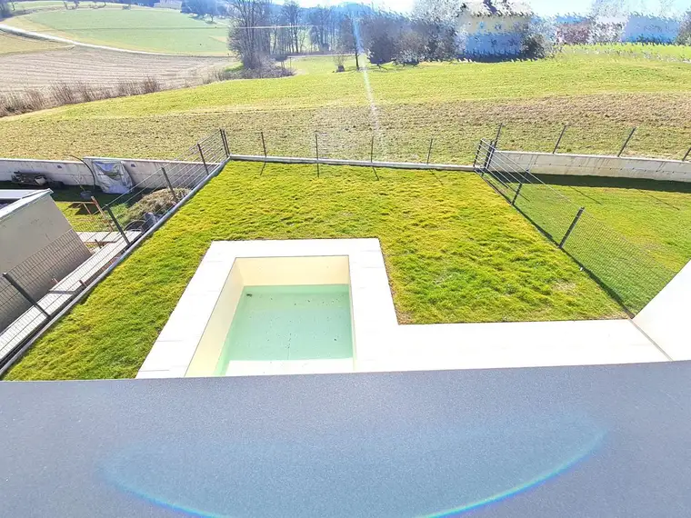 ERSTBEZUG! Exklusive Haushälfte mit Klima, Garage, Garten u. Pool