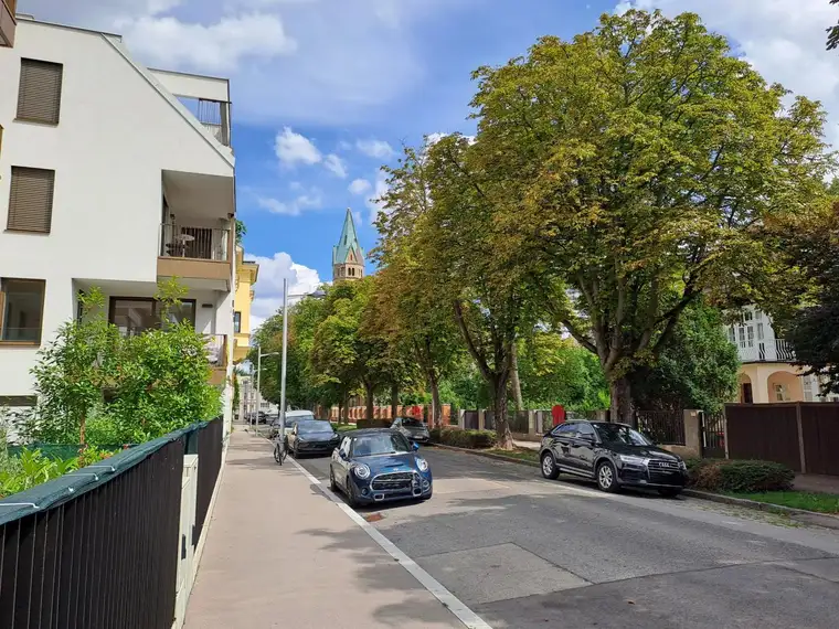 TIEFGARAGENSTELLPLATZ ZU MIETEN - ZENTRAL IN DÖBLING