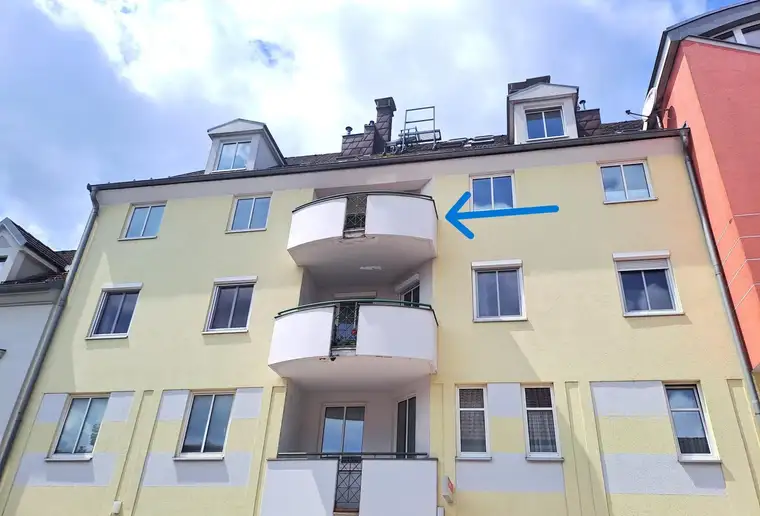 NEUER PREIS! Helle Eigentumswohnung mit Balkon u. Tiefgaragenstellplatz - Lift vorhanden!