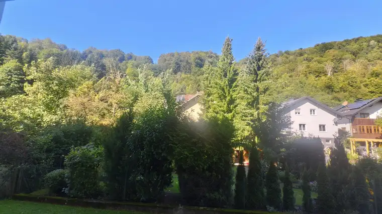 Sehr schöne Eigentumswohnung mit Blick ins Grüne