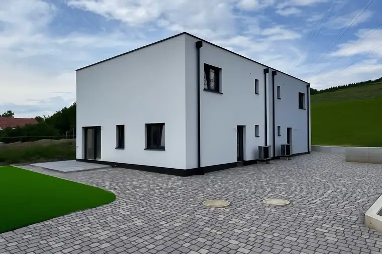 Neubau-Doppelhaus-Hälfte mit 4 Schlafzimmern!