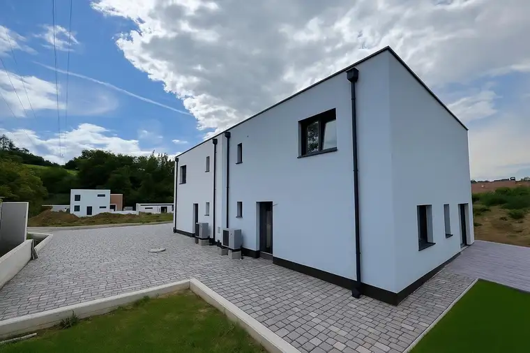 Neubau-Doppelhaus-Hälfte mit 4 Schlafzimmern!