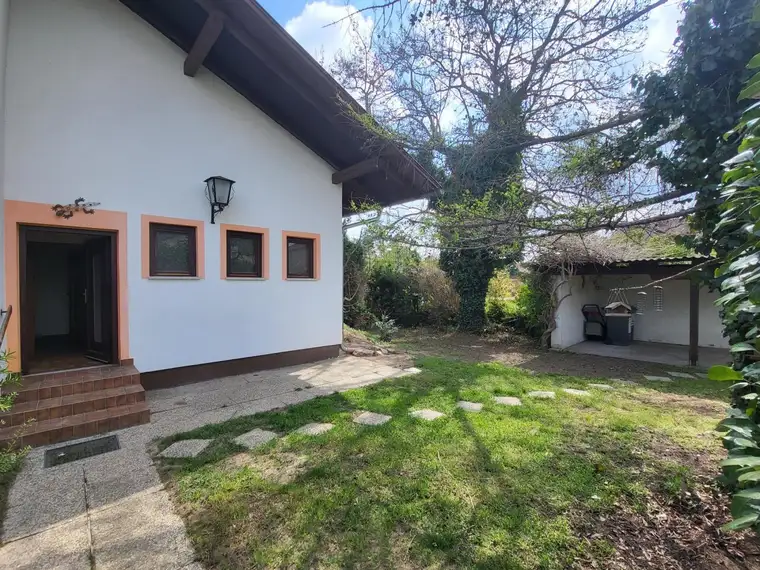 SOLIDER BUNGALOW MIT GUTER ANBINDUNG UND GROSSZÜGIGEM GARTEN IM SÜDEN VON WIENER NEUSTADT