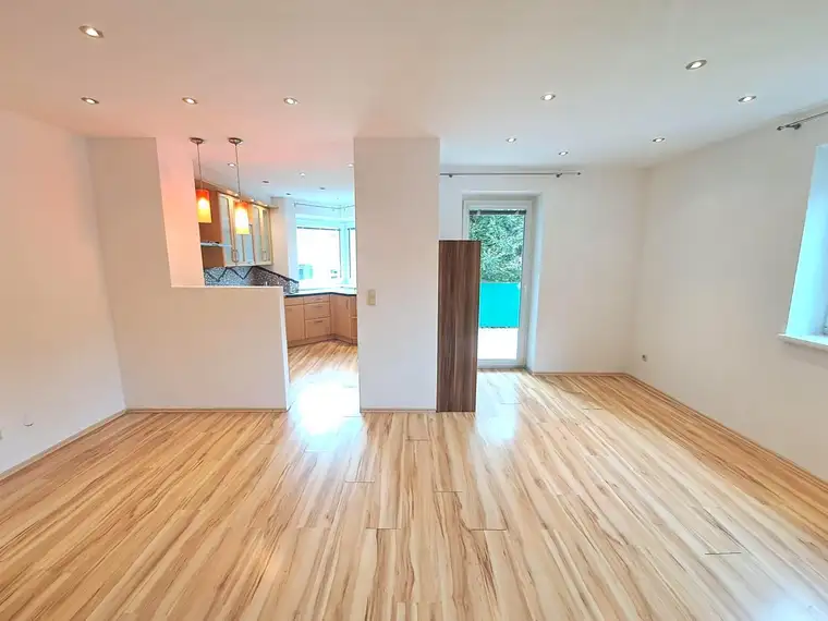 NEUER PREIS! 3-Zimmer-Eigentumswohnung mit TG-Parkplatz, Balkon und Aussicht