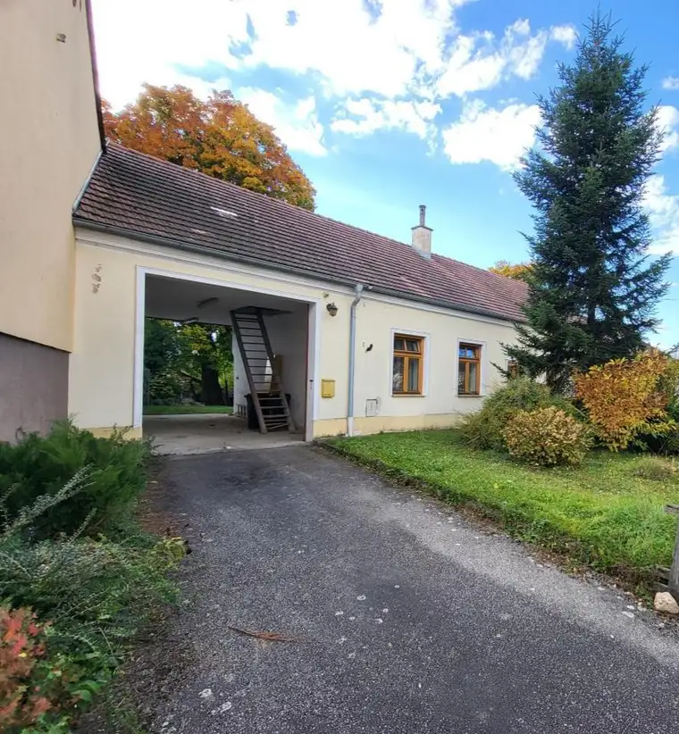HELDENBERG - HAUS IN RUHIGER DORFLAGE