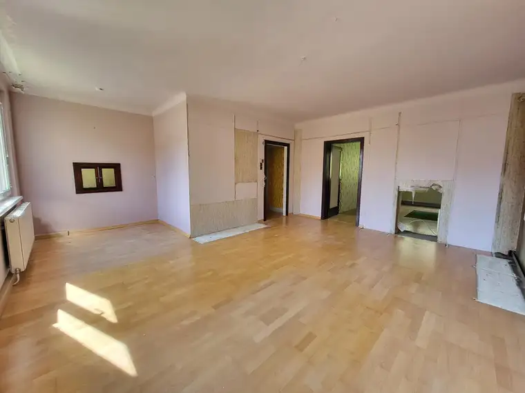 ZENTRUMSNAHE 2-ZIMMERWOHNUNG MIT SANIERUNGSBEDARF