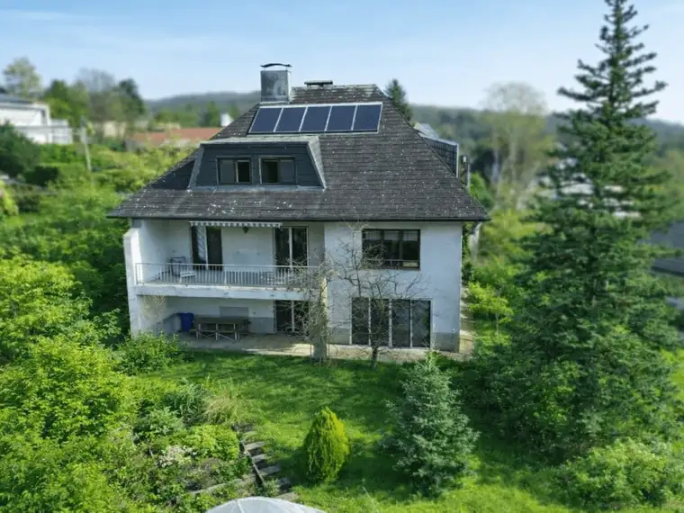 FAMILIENVILLA IN TRAUMLAGE MIT UNVERBAUBAREM AUSBLICK IN GABLITZ