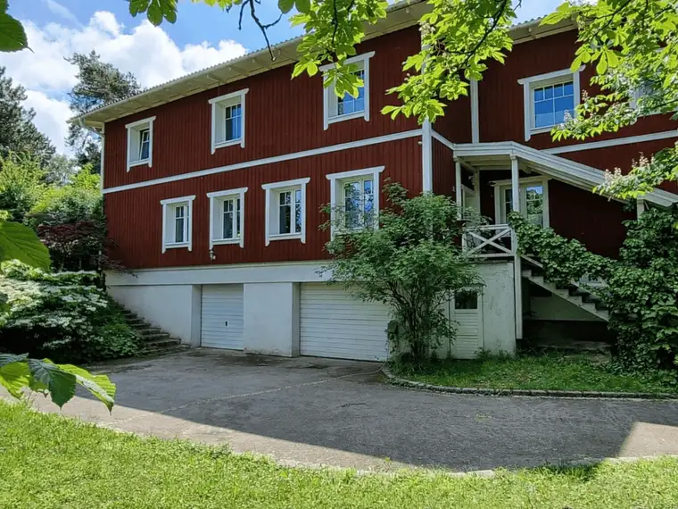 "ERFOLGREICH VERKAUFT!" SEHR GERÄUMIGES EIN-ZWEIFAMILIENHAUS MIT STIL IN SONNIGER LAGE