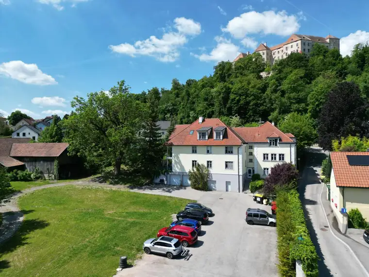 ZINSHAUS MIT 10 VOLLVERMIETETEN EINHEITEN DIREKT AM SCHLOSSBERG