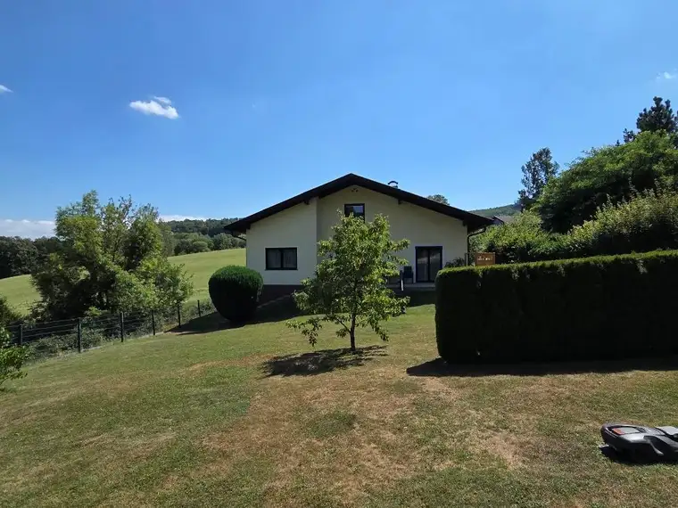SEHR GEPFLEGTES EINFAMILIENHAUS MIT SCHÖNEM AUSBLICK