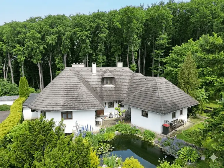 "NEUER PREIS!" LANDHAUS MIT GROSSEM, SONNIGEN GRUND AM WALDRAND