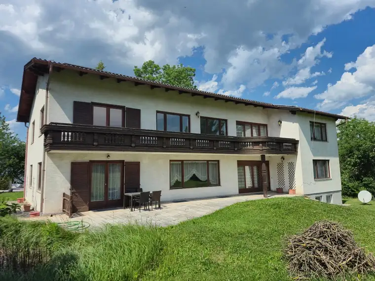 GROSSES HAUS IN ZENTRALER LAGE