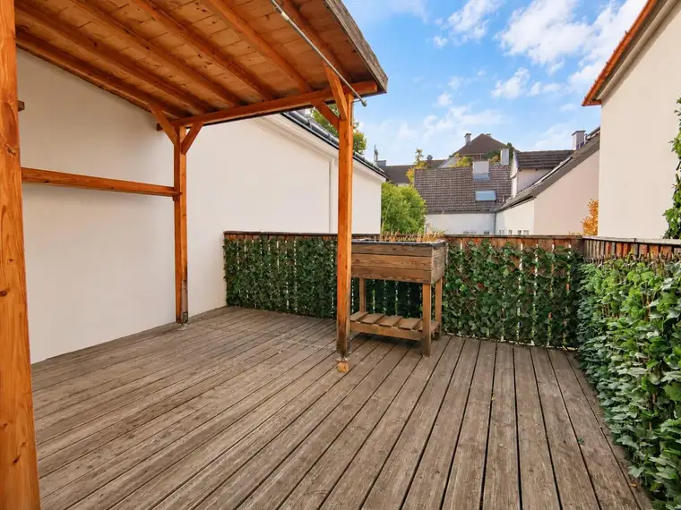 Altbaucharme mit südseitiger Terrasse und ganz viel Zuhausegefühl