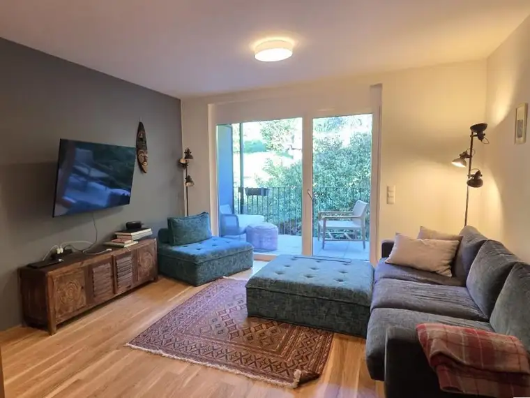 TOPGEPFLEGTE 3-ZIMMERWOHNUNG MIT LOGGIA UND GARAGE