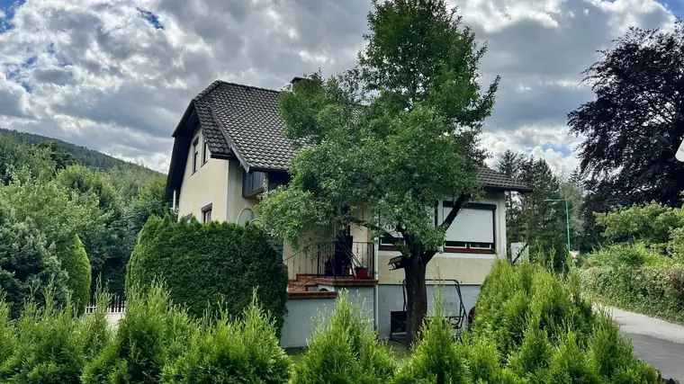 Schönes Wohnhaus mit Garten im Herzen von Payerbach