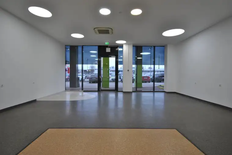 Geschäftslokal im Shopping Point Neunkirchen zu vermieten!