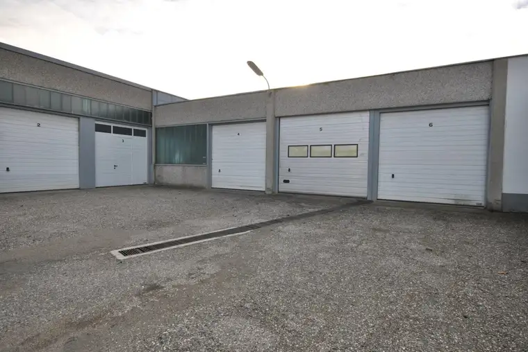 Provisionsfrei von Privat! 120 m² Halle im Gewerbepark Ost in Enzenreith zu vermieten!