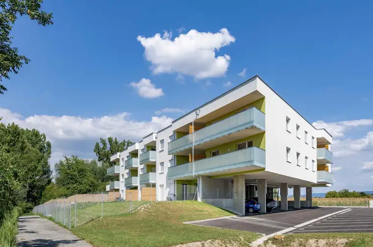 VERMIETET! Provisionsfreie schicke Singlewohnung mit Komplettküche, Südbalkon, Carport