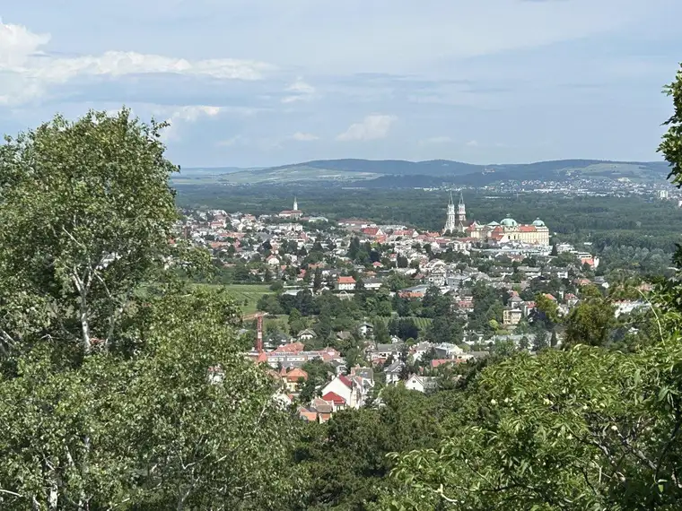 Idyllisches Baugrundstück in Klosterneuburg – Ihr Eigenheim mit Fernblick!