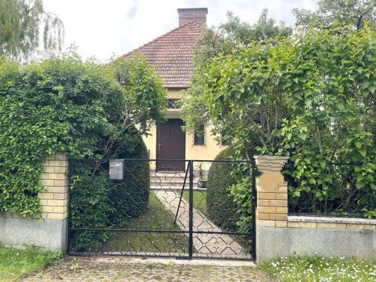 Nostalgisches Einfamilienhaus auf Doppelparzelle - Ebreichsdorf !
