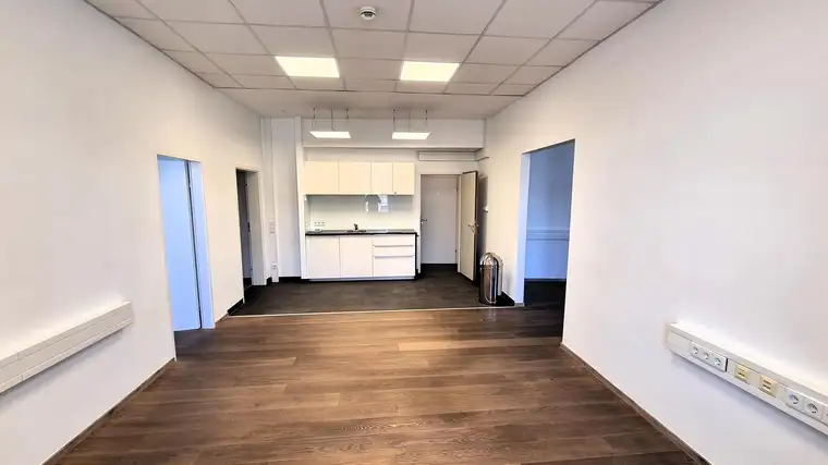 Büro direkt am Schrannenplatz in Mödling - Toplage (Stellplatz optional)