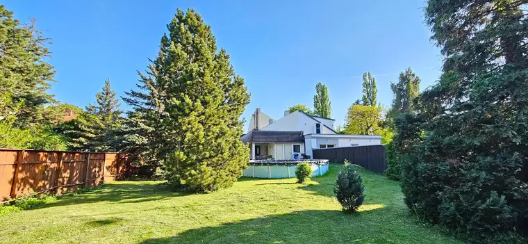 Grundstück in Baden mit bewohnbaren Bungalow und Neubaumöglichkeit