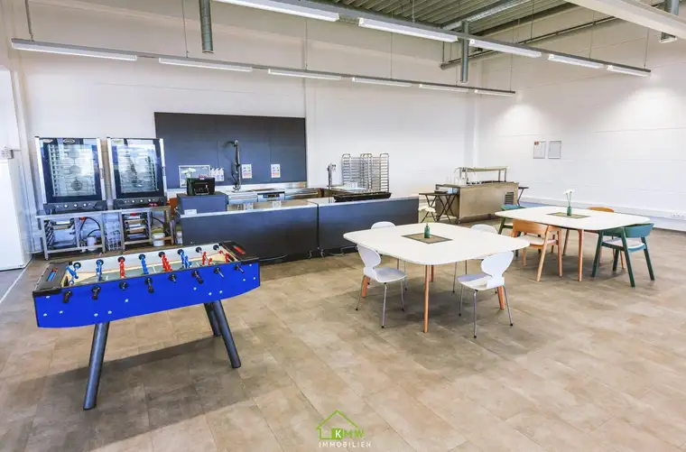Repräsentative, moderne ca. 505m² Büroflächen mit Kantine und Parkplätzen