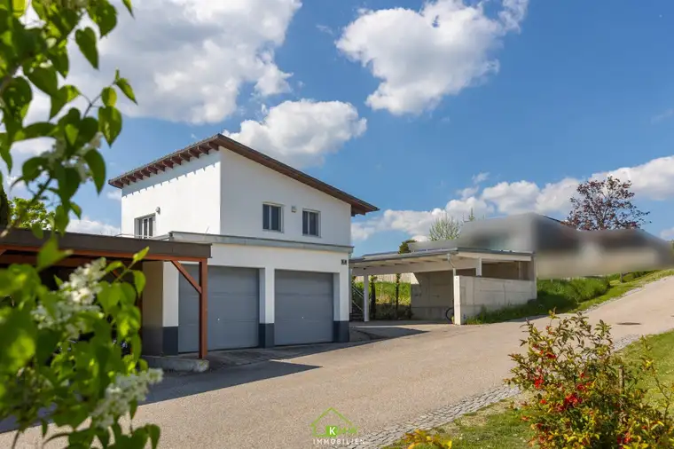 Exklusive Immobilie im italienischen Stil: Traumhafter Bungalow mit Pool in ruhiger Sackgassenlage