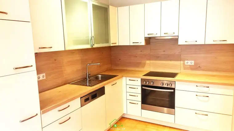 ZENTRUM: Moderne 2-Zimmer-Wohnung in Krems mit Garage