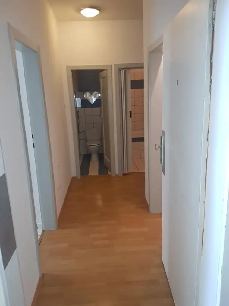 Sonnige Neubauwohnung mit Terrasse und Gartenmitbenützung