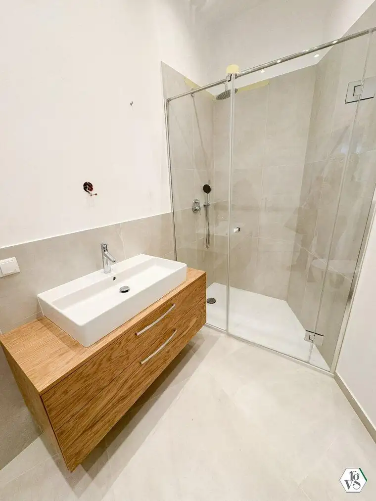 4-Zimmer-Stilaltbauwohnung mit Balkon in hervorragender Lage