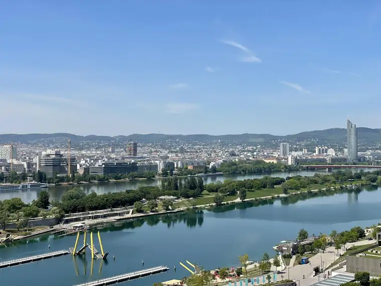 DANUBE FLATS + ERSTBEZUG + 18. Stock + FERNSICHT + 22m² BALKON!