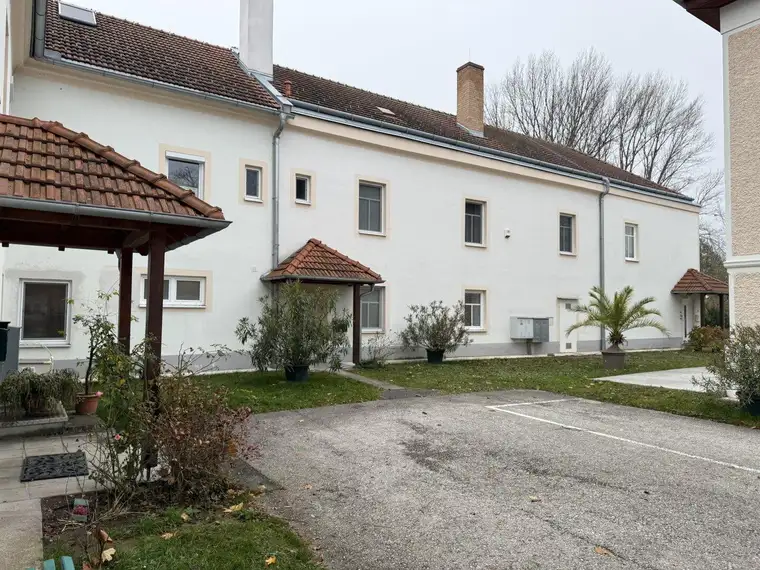ERSTBEZUG nach RENOVIERUNG + BÜRO + SCHÖNER BLICK in den GARTEN!