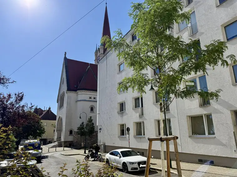 PREISREDUKTION + MITTEN im ALTEN ORT + PERFEKT für ZWEI + LOGGIA + nächst Kirche ALT-OTTAKRING!