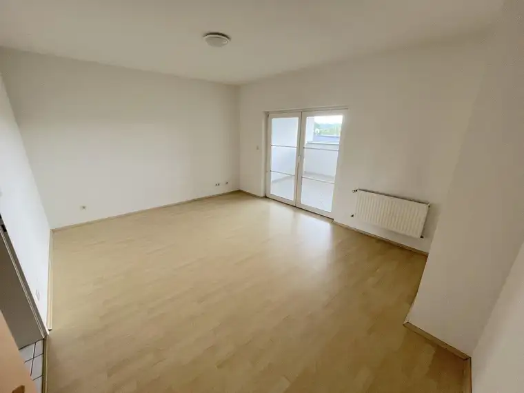 Große und helle 3-Zimmer-Whg mit Balkon