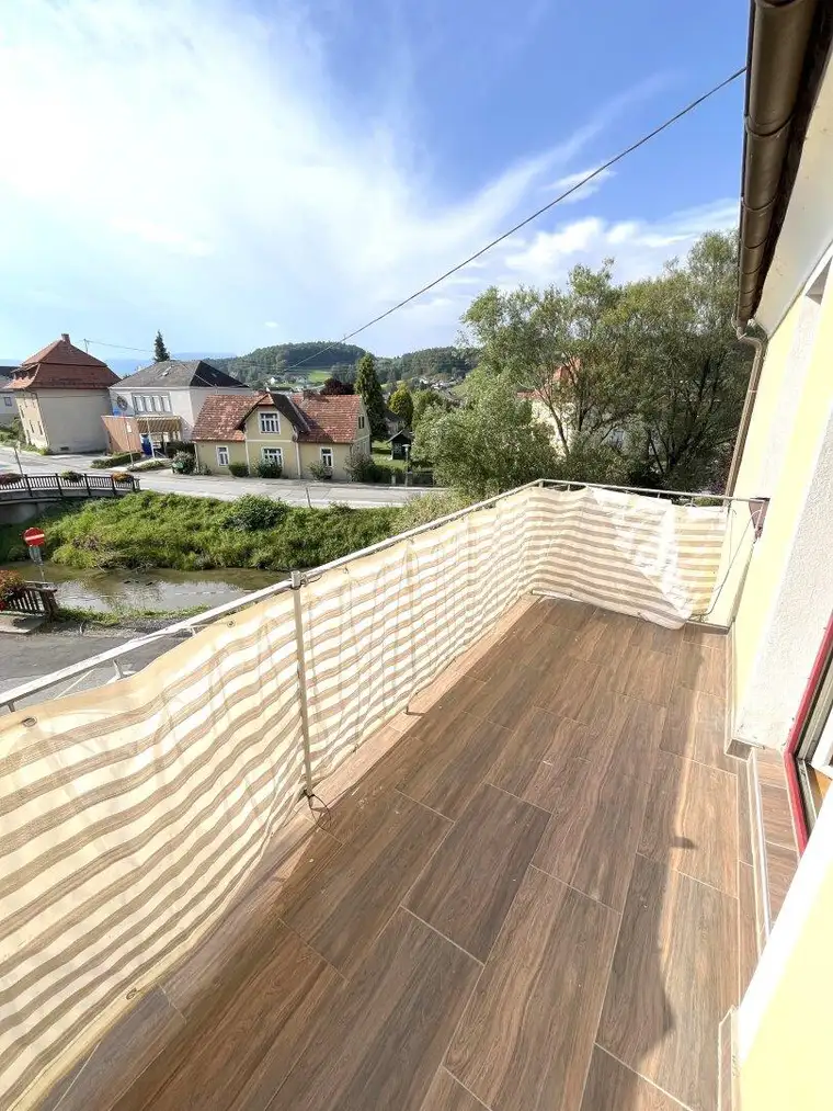 Große 3-Zimmer-Wohnung mit sonnigem Balkon mitten in Eggersdorf