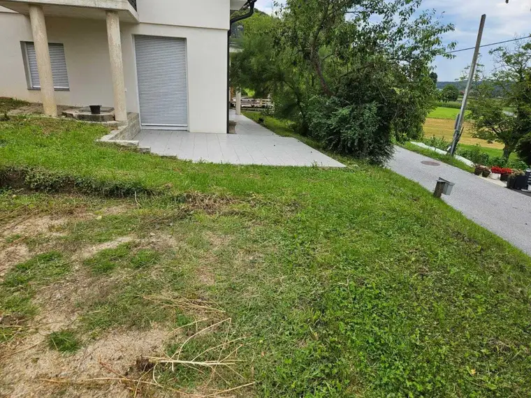 Erdgeschoss 3 Zimmer Wohnung mit 100 m² großem Garten!