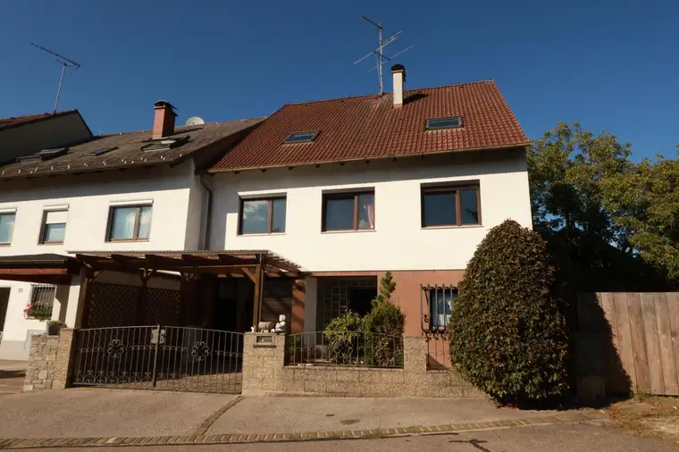 GROSSZÜGIGES Einfamilienhaus!