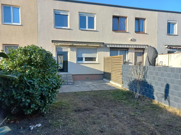 Renovierungsbedürftiges Reihenhaus mit Garten nahe U1